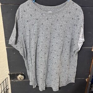 Old Navy Gray Short Sleeve Tee with Pattern